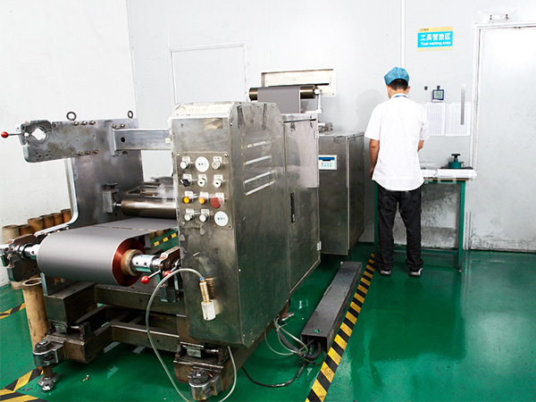 锂离子电池极片涂布车...