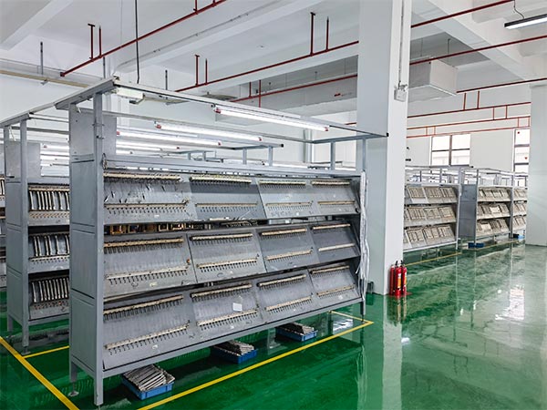 扣式镍氢电池充电车间