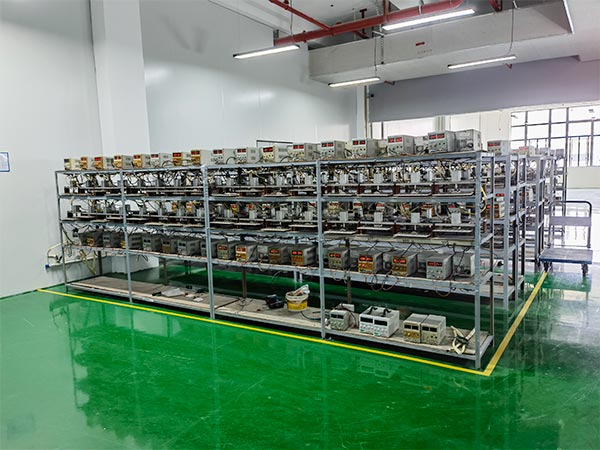 锂电池化成充电车间